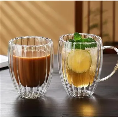 Taza de vidrio de doble pared con rayas