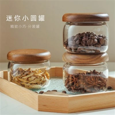 Tarro de vidrio sellado con tapa de madera de acacia